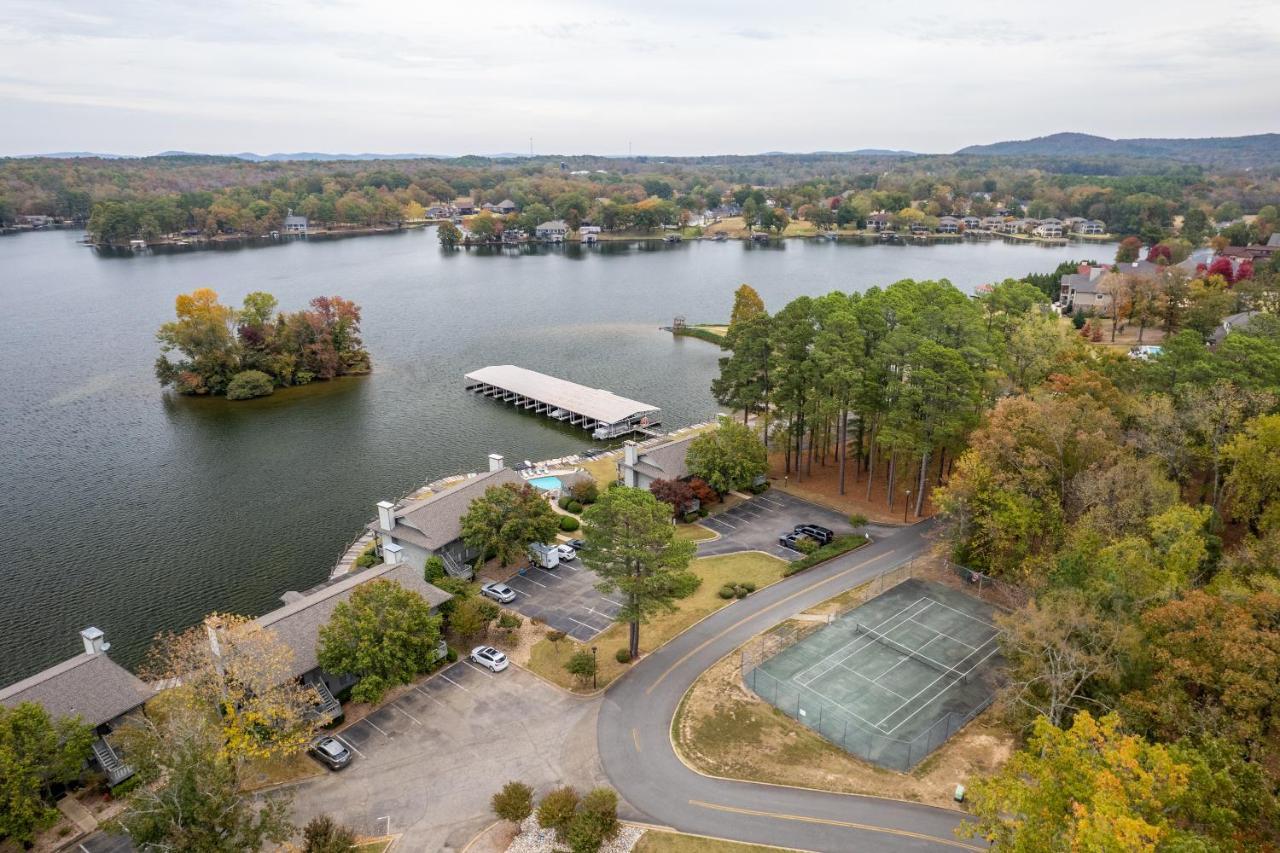 Enjoy A Serene Getaway And The Thrill Of Horse Racing Apartment Hot Springs