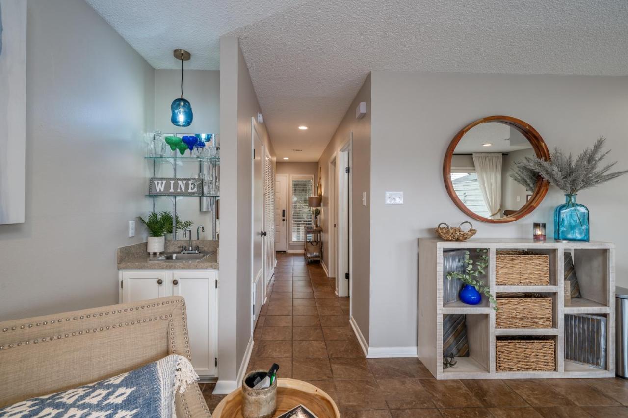 Enjoy A Serene Getaway And The Thrill Of Horse Racing Apartment Hot Springs