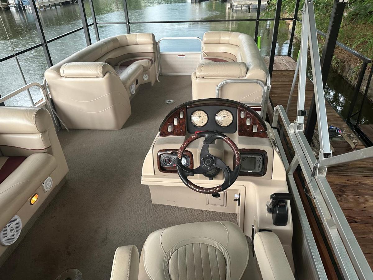 Hamilton's Escape Beautiful 2007 Stucco With 2010 G3 Pontoon Included! *