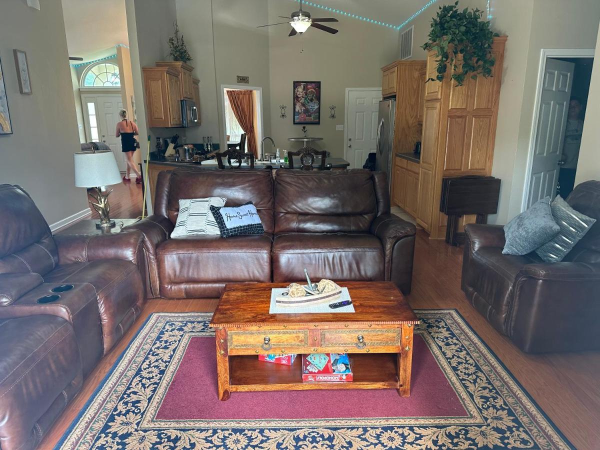 Hamilton's Escape Beautiful 2007 Stucco With 2010 G3 Pontoon Included!