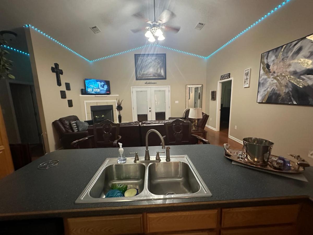 Hamilton's Escape Beautiful 2007 Stucco With 2010 G3 Pontoon Included! Villa *