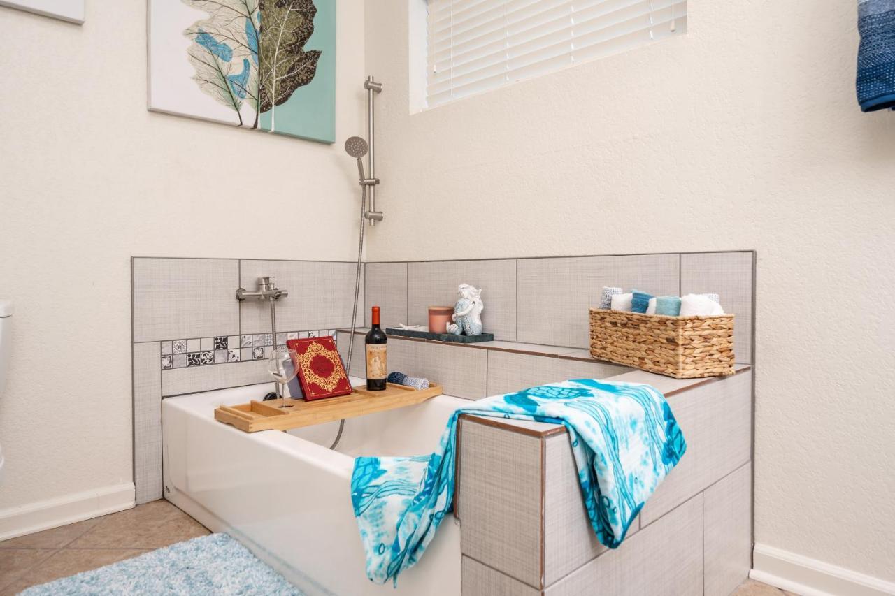 Natalie's Nook, Hideaway Near Downtown Fun! Apartment Hot Springs