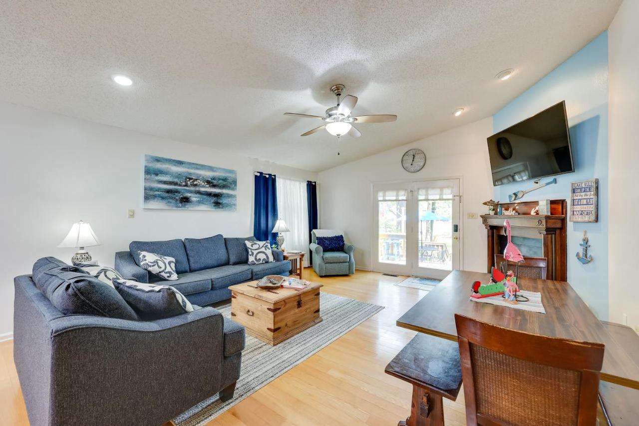 Lakefront With Furnished Deck! Holiday home Hot Springs