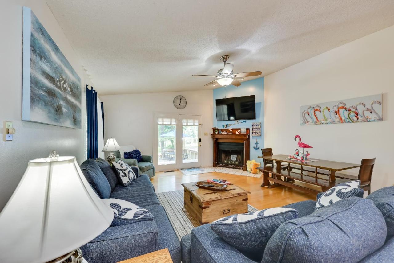 Lakefront With Furnished Deck! Holiday home Hot Springs