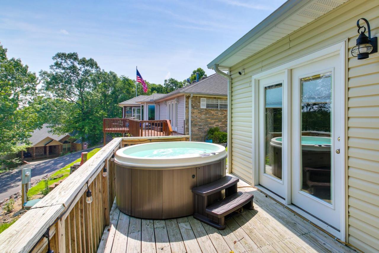 Riverfront With Hot Tub And Deck! Holiday home *