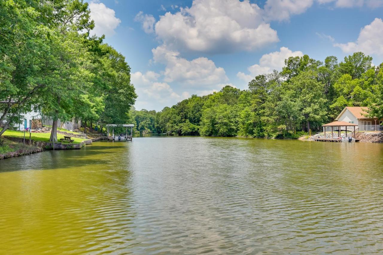 Lakefront With Furnished Deck! Holiday home Hot Springs