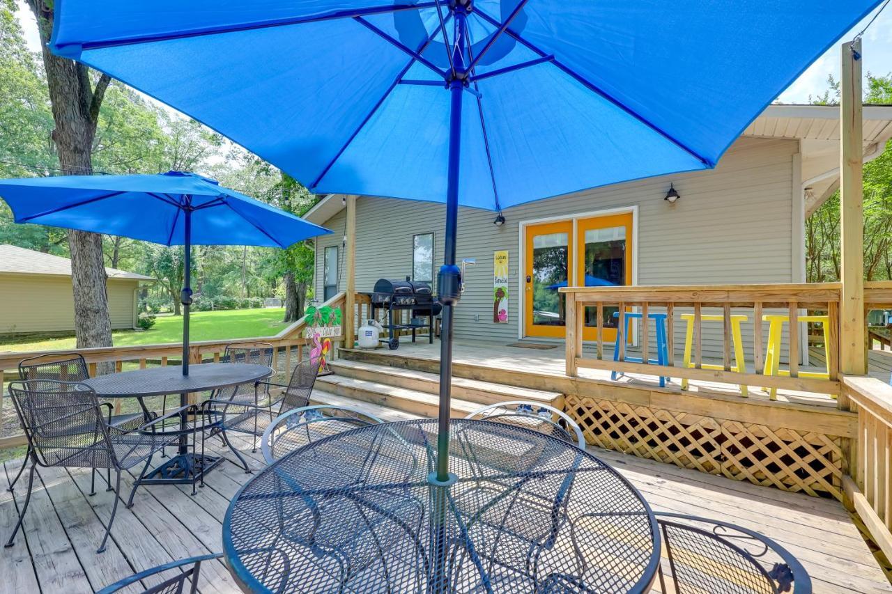 Lakefront With Furnished Deck! Holiday home *