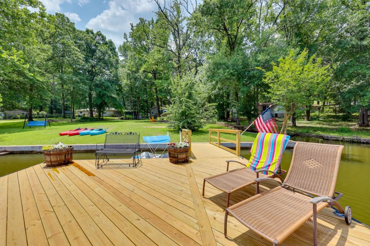 Lakefront With Furnished Deck! Holiday home Hot Springs