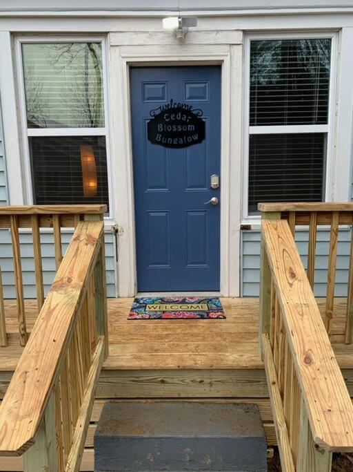Holiday home Cedar Blossom Is A Cozy Getaway With A 5 Minute Walk To Downtown!