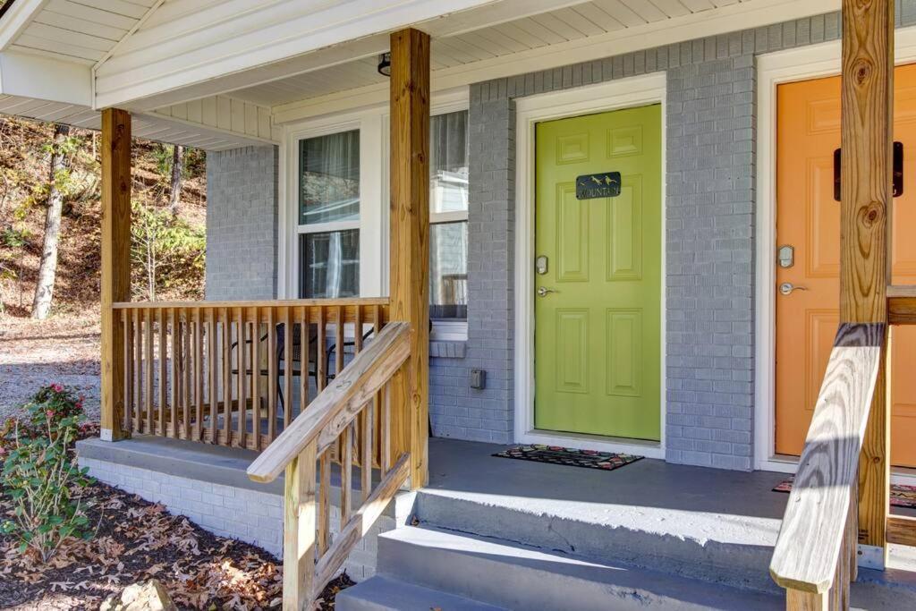 Mountain Bungalow-walk To Downtown/biker's Dream! Holiday home Hot Springs