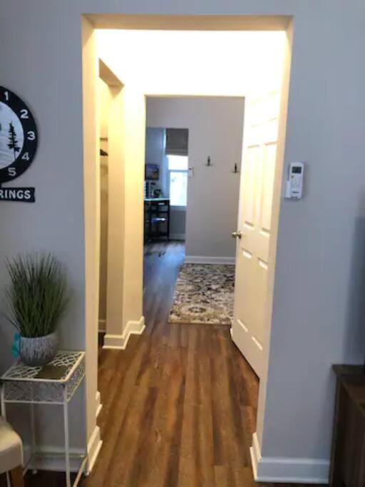 Mountain Bungalow-walk To Downtown/biker's Dream! Holiday home Hot Springs