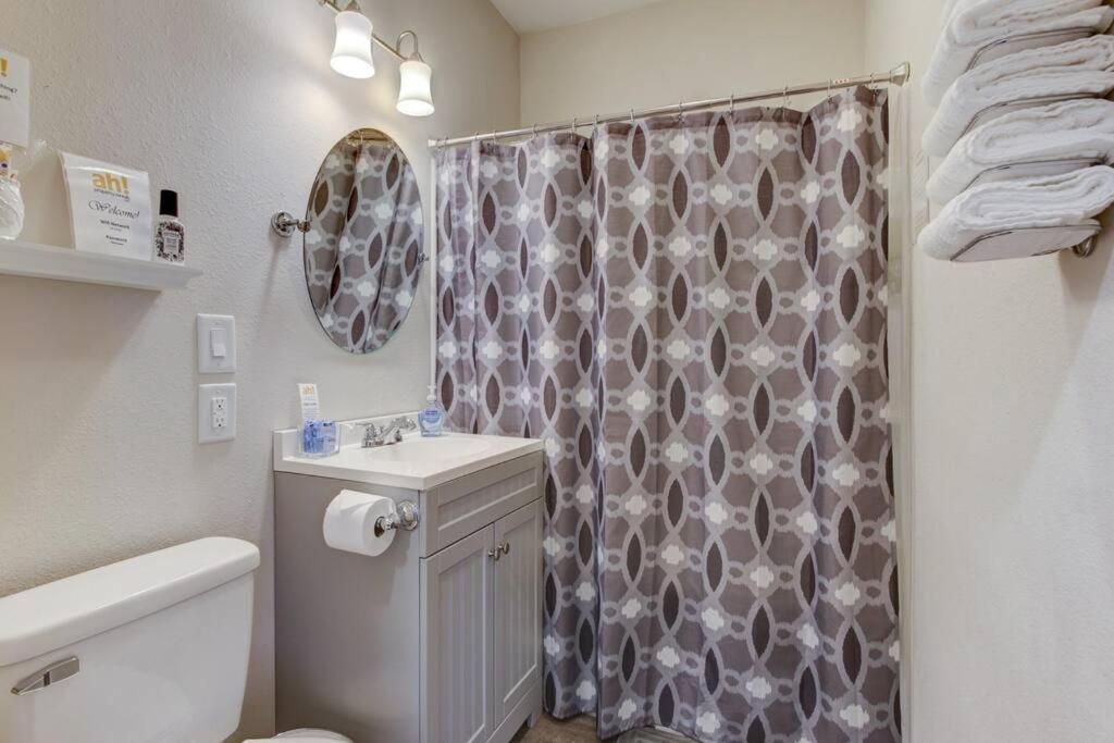 Spring - A Cozy Getaway In Downtown Hot Springs! *