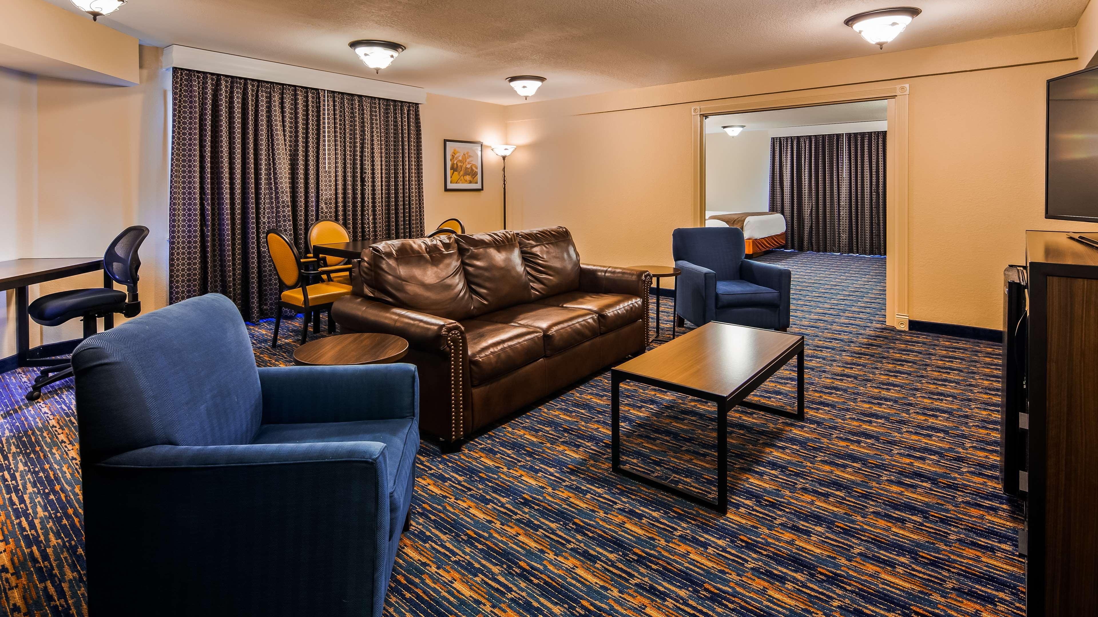 Western Winners Circle Hotel 3*