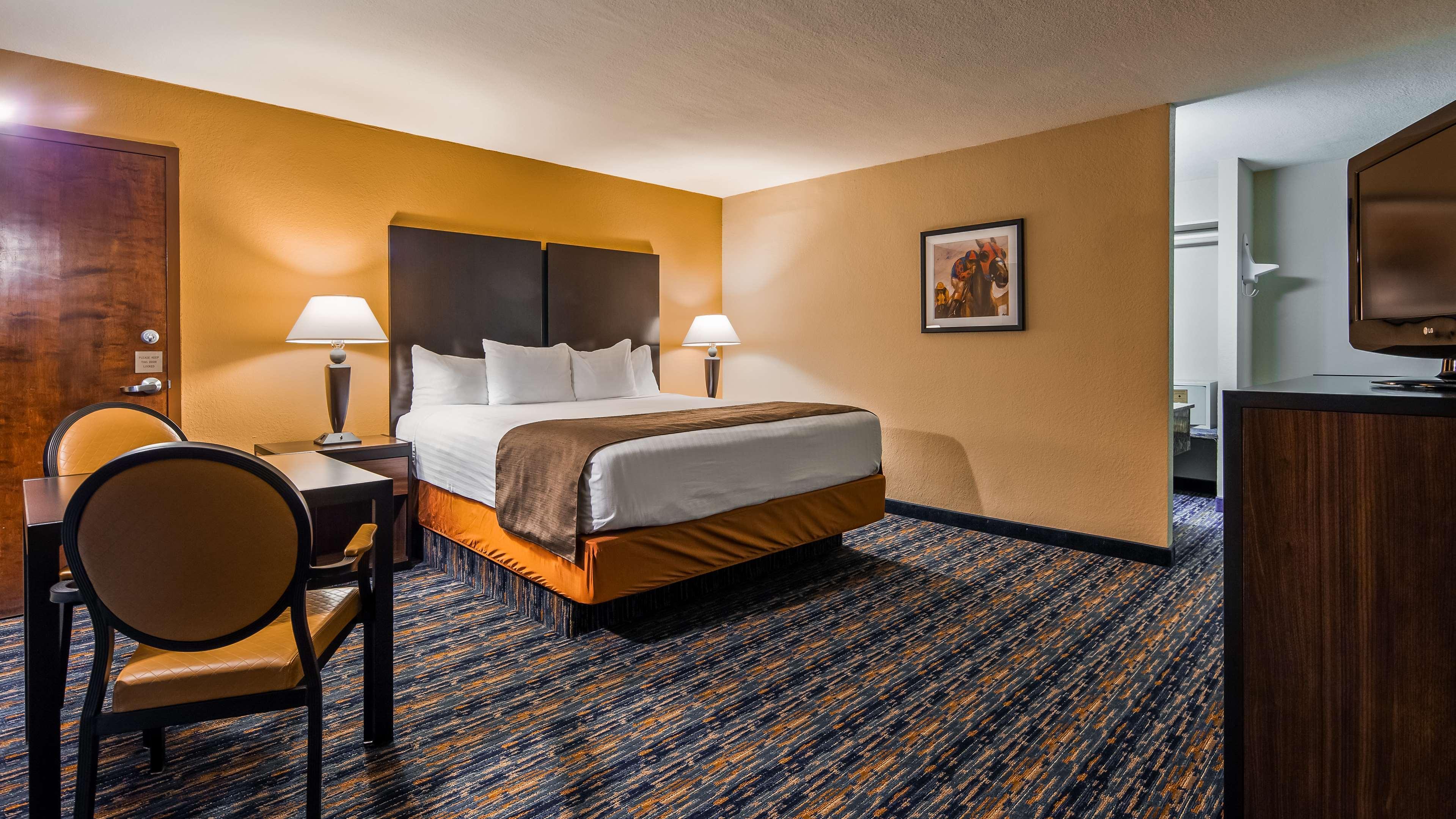 Hotel Western Winners Circle 3*