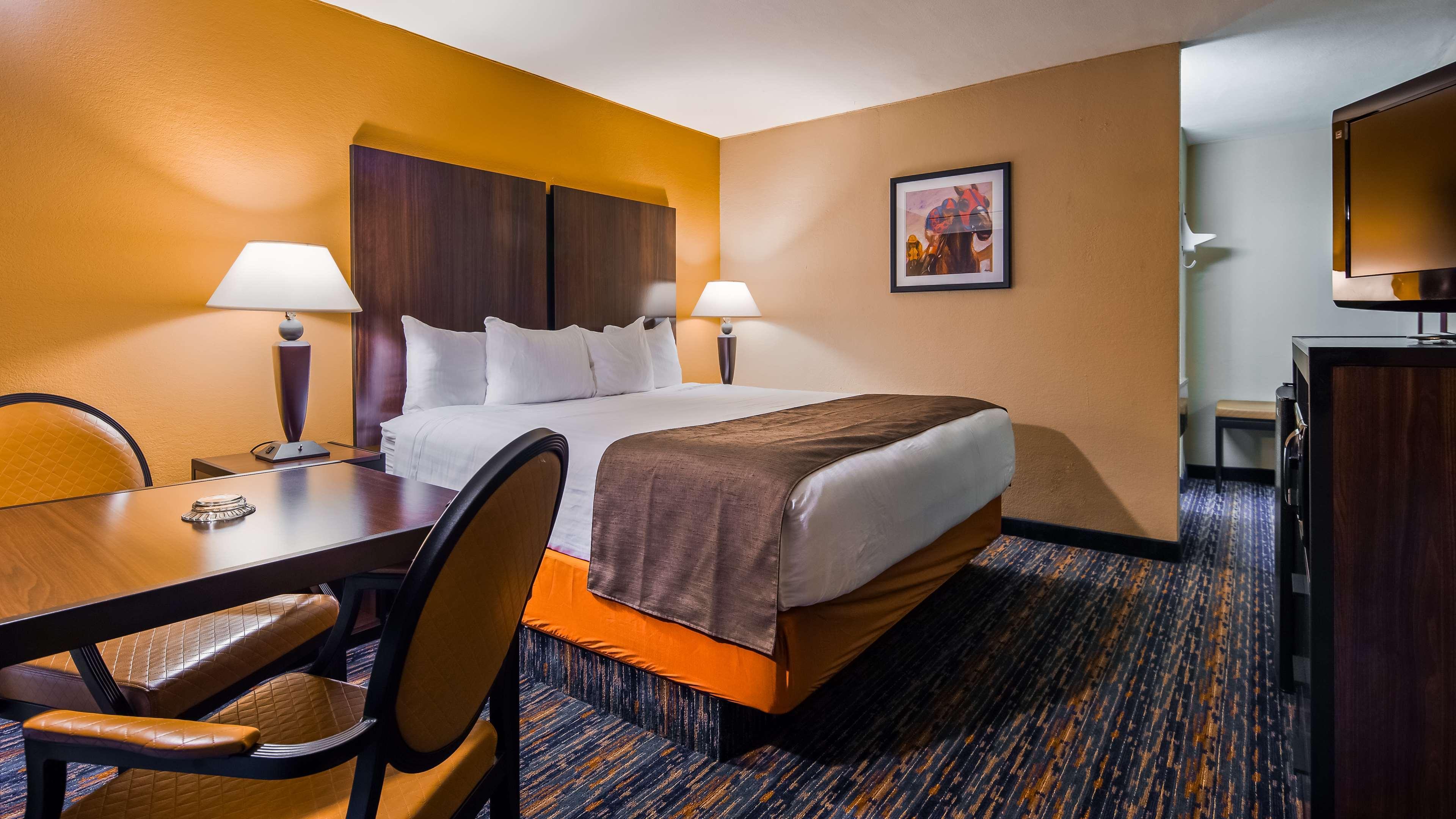 Hotel Western Winners Circle 3*
