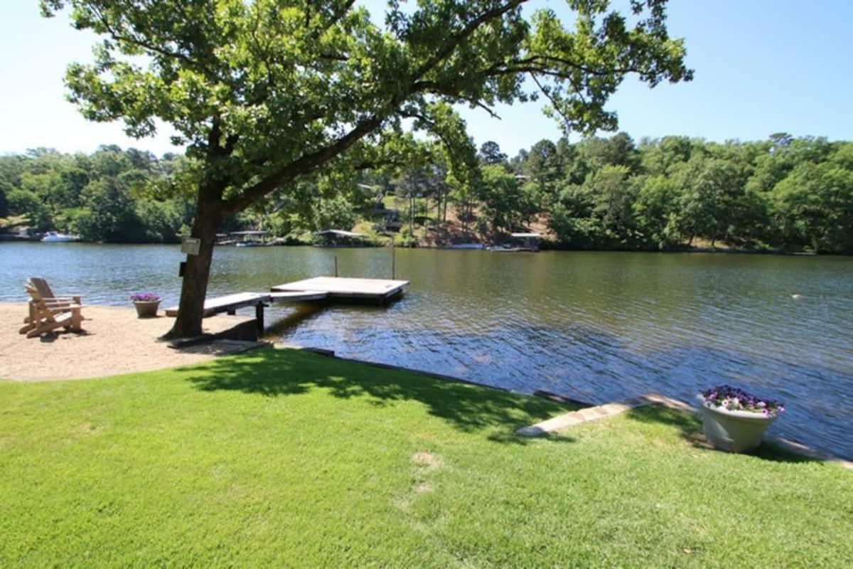 #02 - Unique Lakeside Cottage- Pet Friendly *