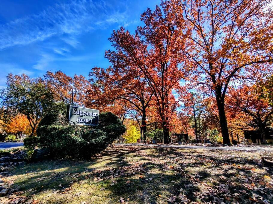 #02 - Unique Lakeside Cottage- Pet Friendly Holiday home Hot Springs