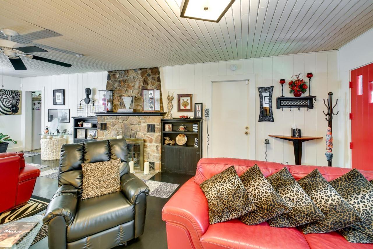 Vacation About 2 Mi To Downtown Holiday home *