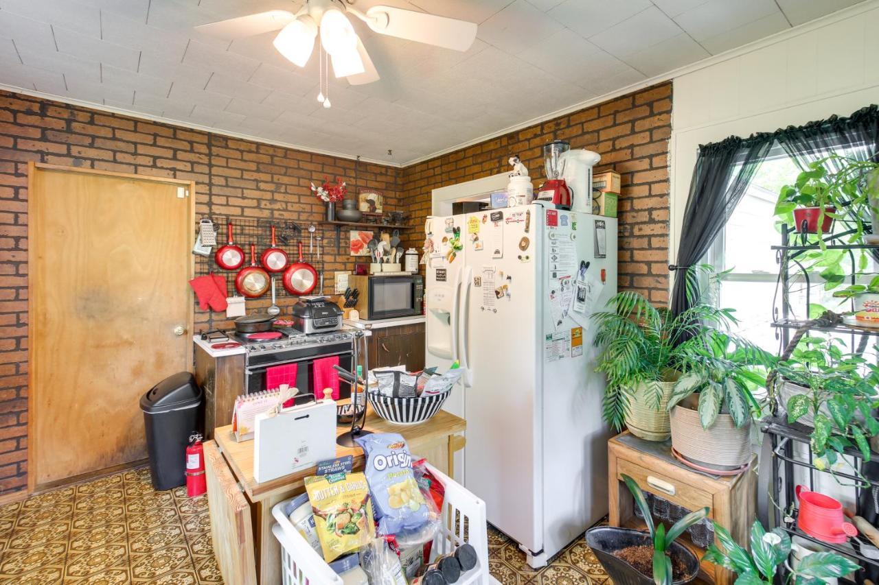 Vacation About 2 Mi To Downtown Holiday home *