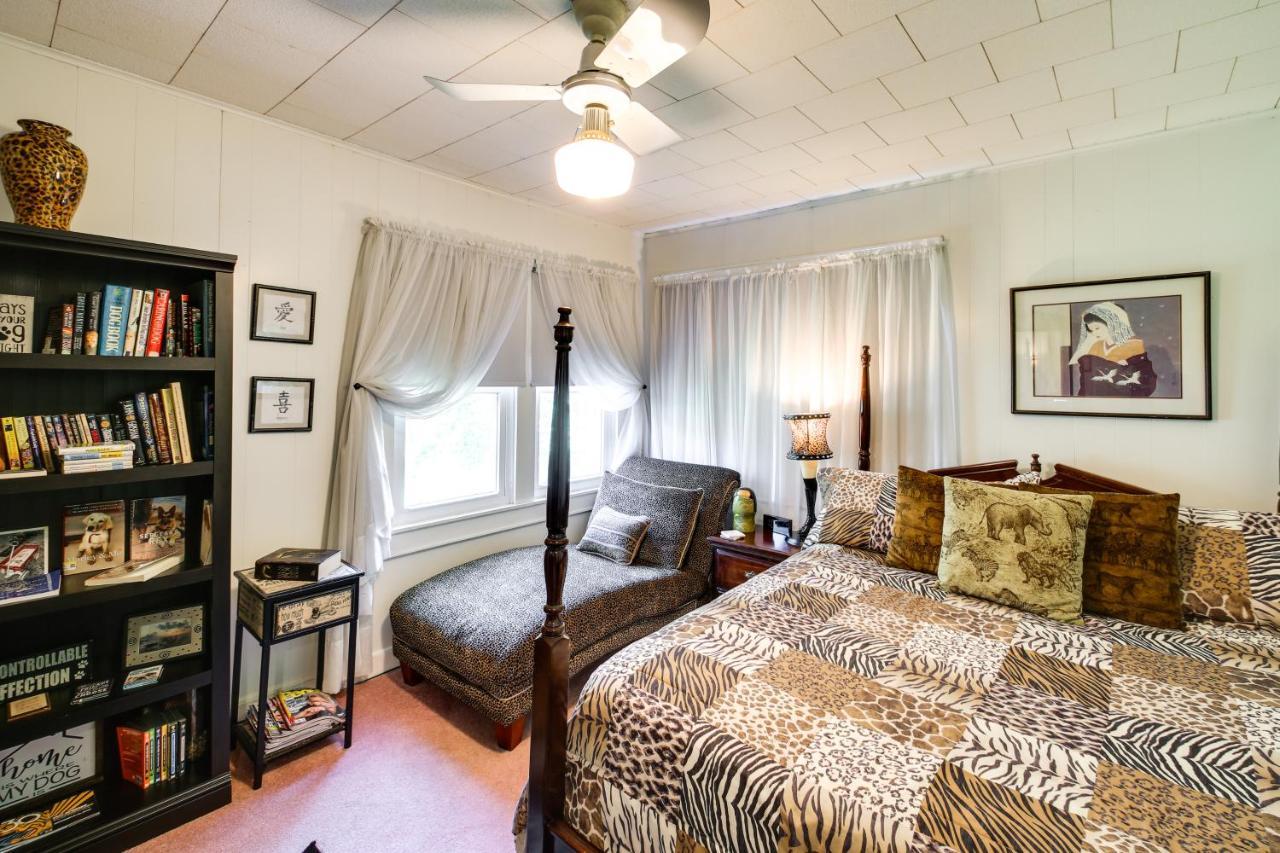 Vacation About 2 Mi To Downtown Holiday home