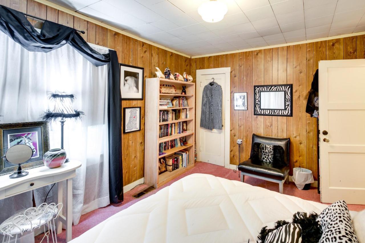 Vacation About 2 Mi To Downtown Holiday home *