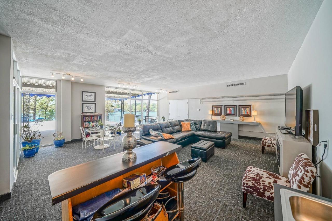 The Regal Beagle - Beacon Manor Hot Springs