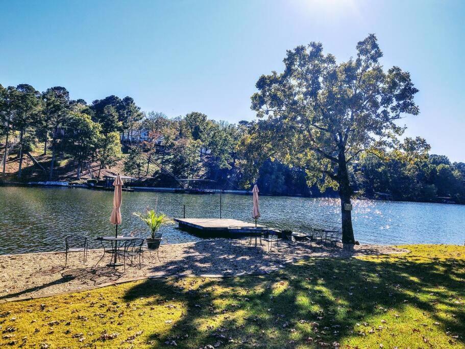 #03 - Fantastic Lakeside Cottage- Pet Friendly