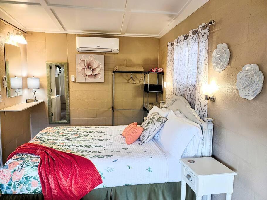 #03 - Fantastic Lakeside Cottage- Pet Friendly * Hot Springs