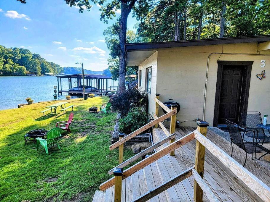 #03 - Fantastic Lakeside Cottage- Pet Friendly