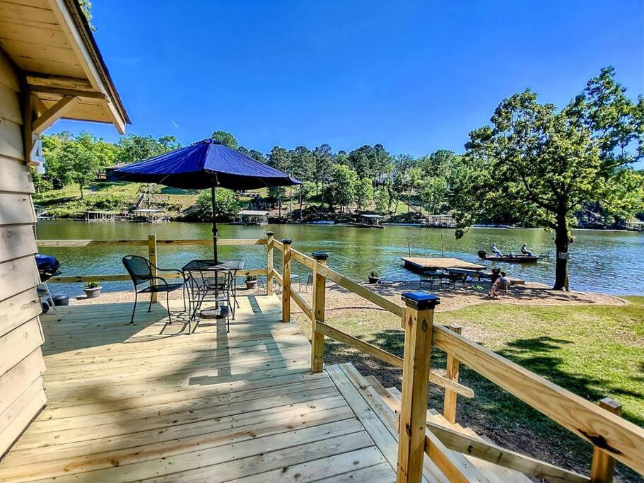 #04-adorable Large 1 Bedroom Lakeside Cottage- Pet Friendly * Hot Springs