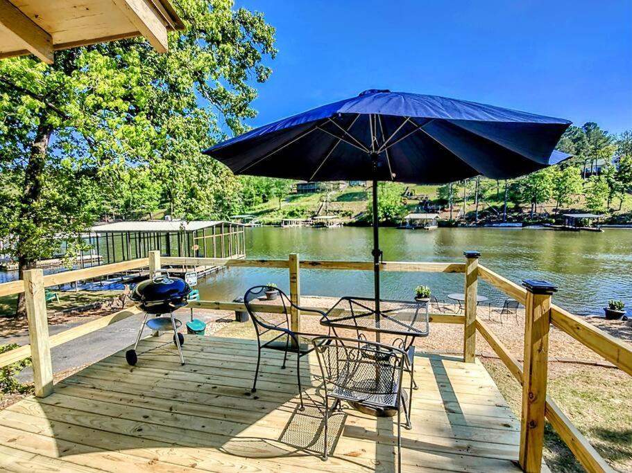 #04-adorable Large 1 Bedroom Lakeside Cottage- Pet Friendly Holiday home