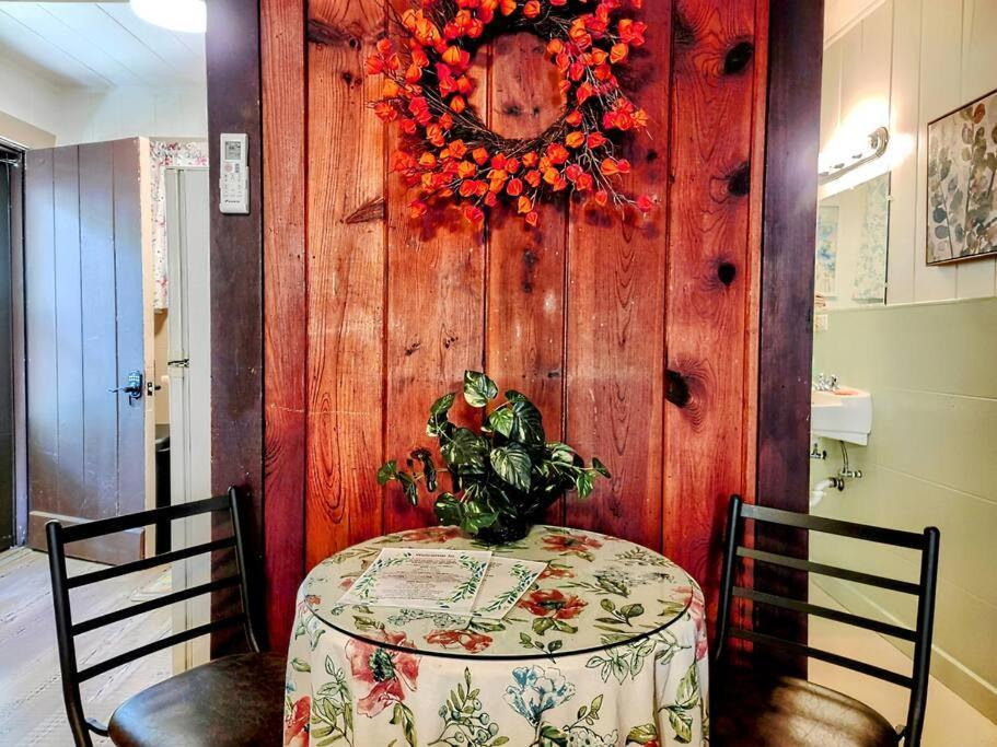 #04-adorable Large 1 Bedroom Lakeside Cottage- Pet Friendly Holiday home Hot Springs