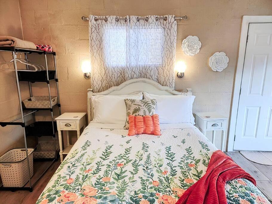 Holiday home #03 - Fantastic Lakeside Cottage- Pet Friendly *