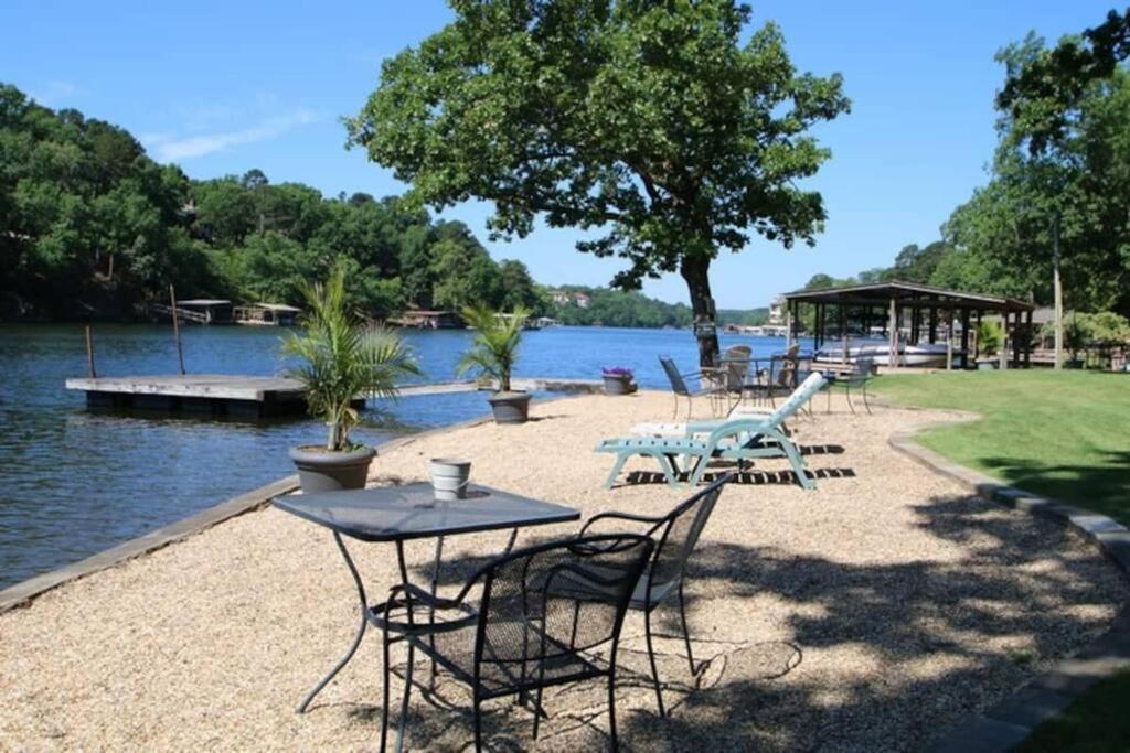 #03 - Fantastic Lakeside Cottage- Pet Friendly Holiday home Hot Springs