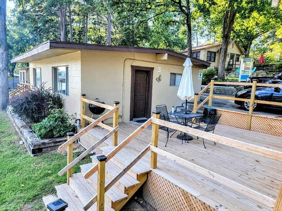 Holiday home #03 - Fantastic Lakeside Cottage- Pet Friendly *