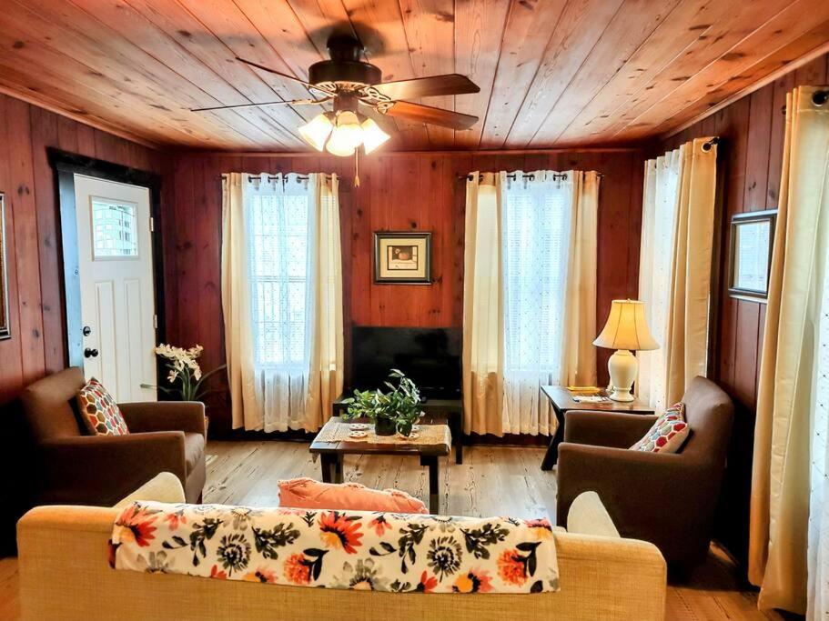 #04-adorable Large 1 Bedroom Lakeside Cottage- Pet Friendly