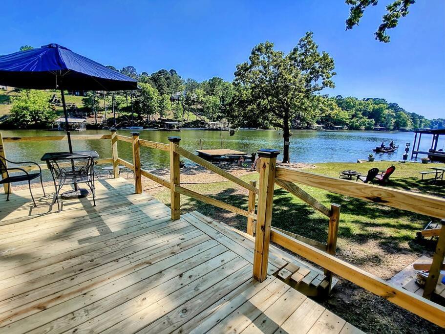#04-adorable Large 1 Bedroom Lakeside Cottage- Pet Friendly Hot Springs