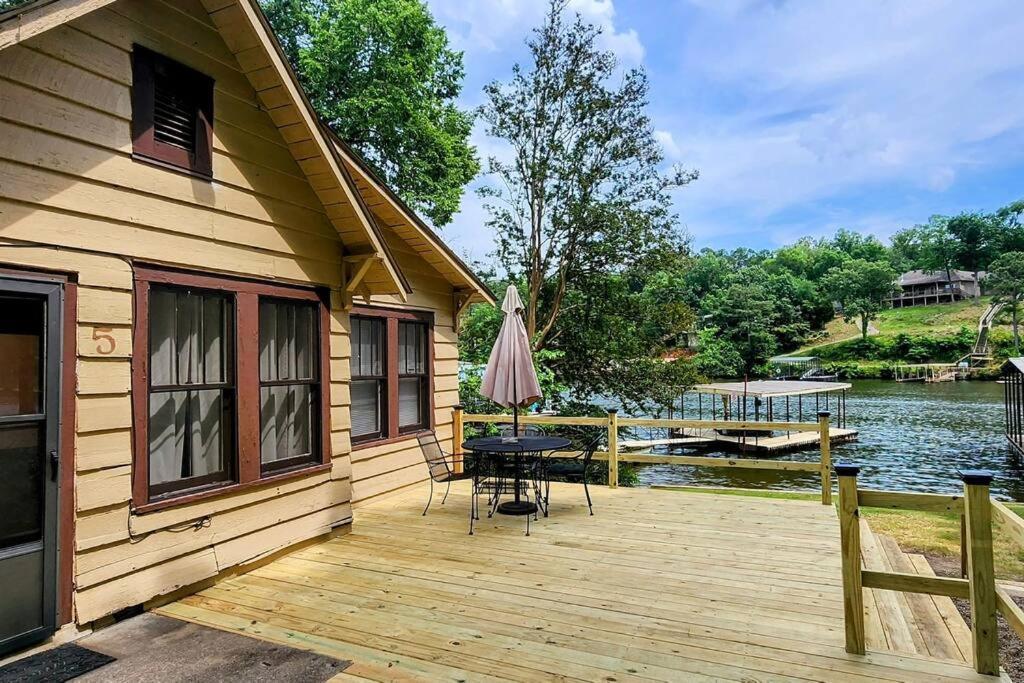 #05 - Lakefront Two Bedroom Cottage- Pet Friendly