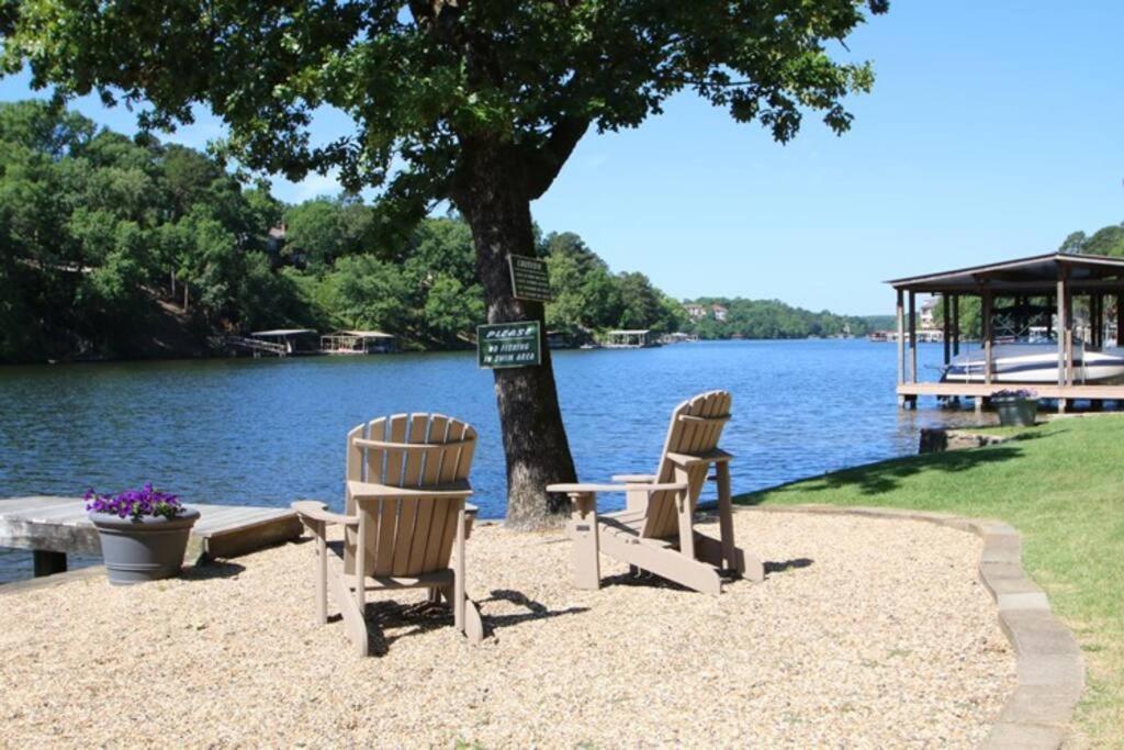 #05 - Lakefront Two Bedroom Cottage- Pet Friendly Hot Springs