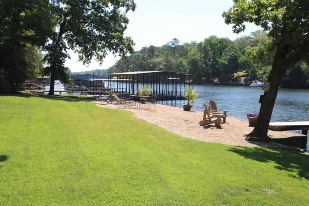 #05 - Lakefront Two Bedroom Cottage- Pet Friendly *