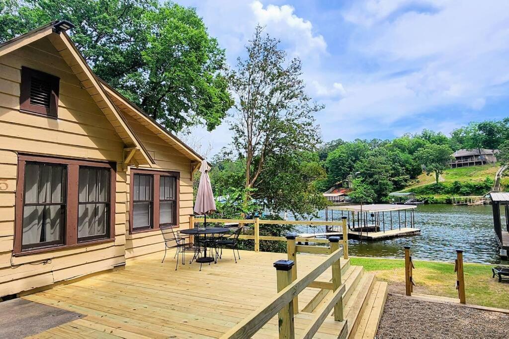 #05 - Lakefront Two Bedroom Cottage- Pet Friendly *