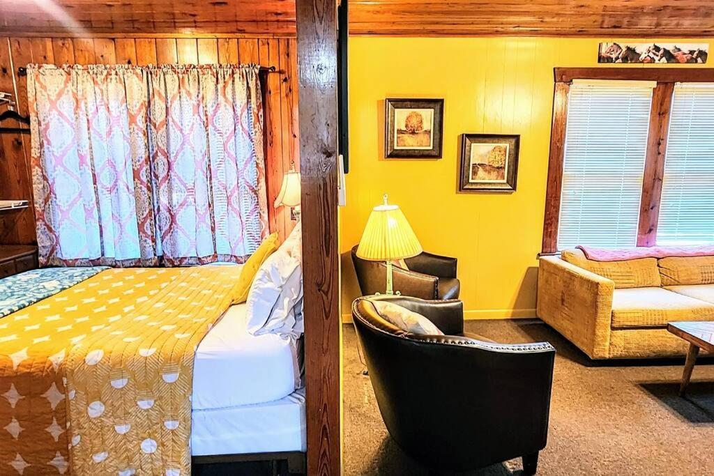 #08 - One Bedroom Lakeview Cottage-pet Friendly Holiday home