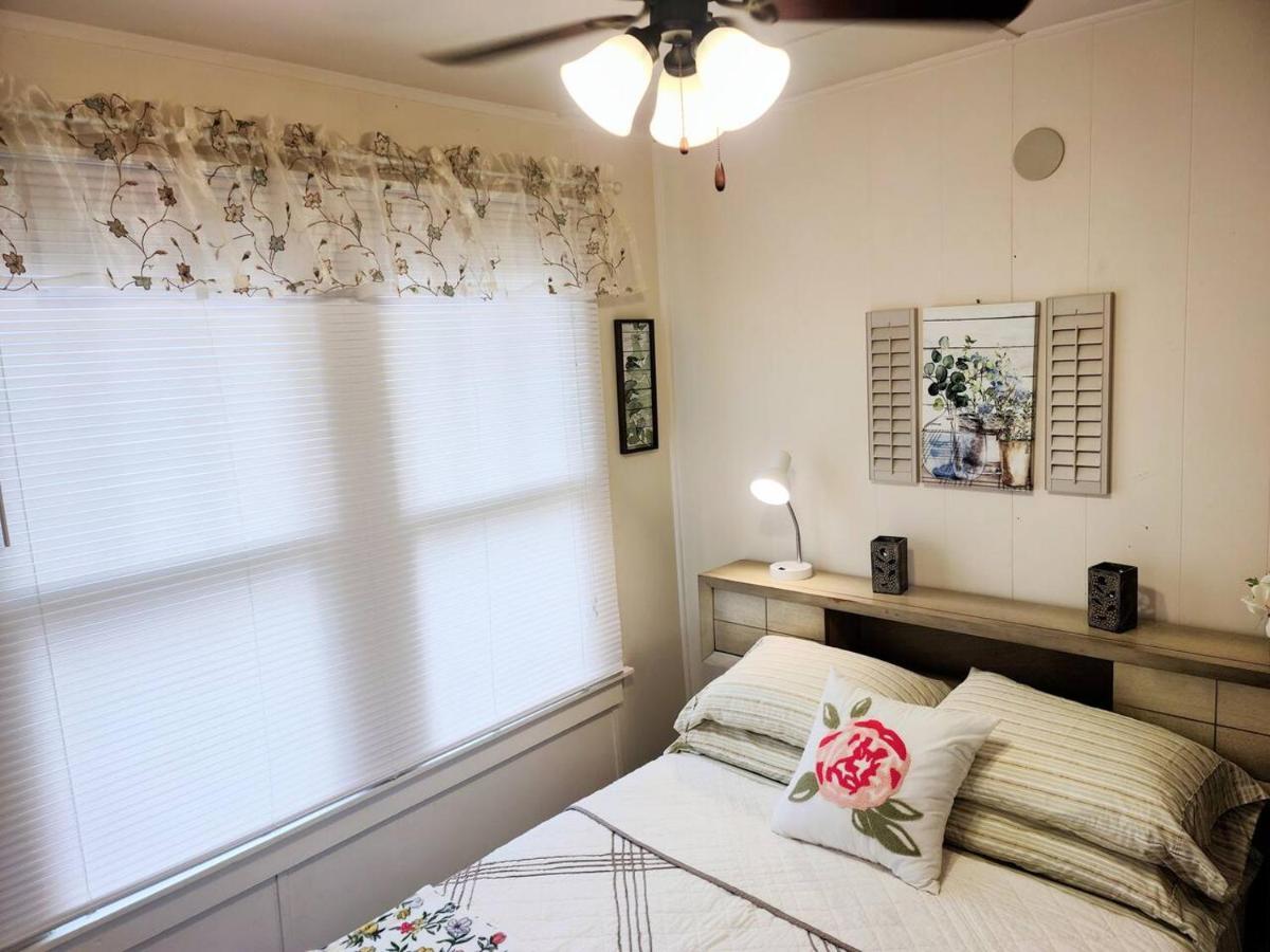 #06 - Lakeview Two Bedroom Cottage-pet Friendly *