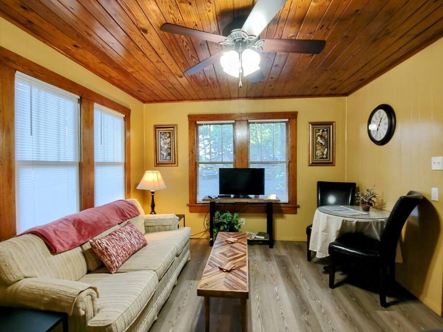 #07 - Lakeview One Bedroom Cottage-pet Friendly * Hot Springs