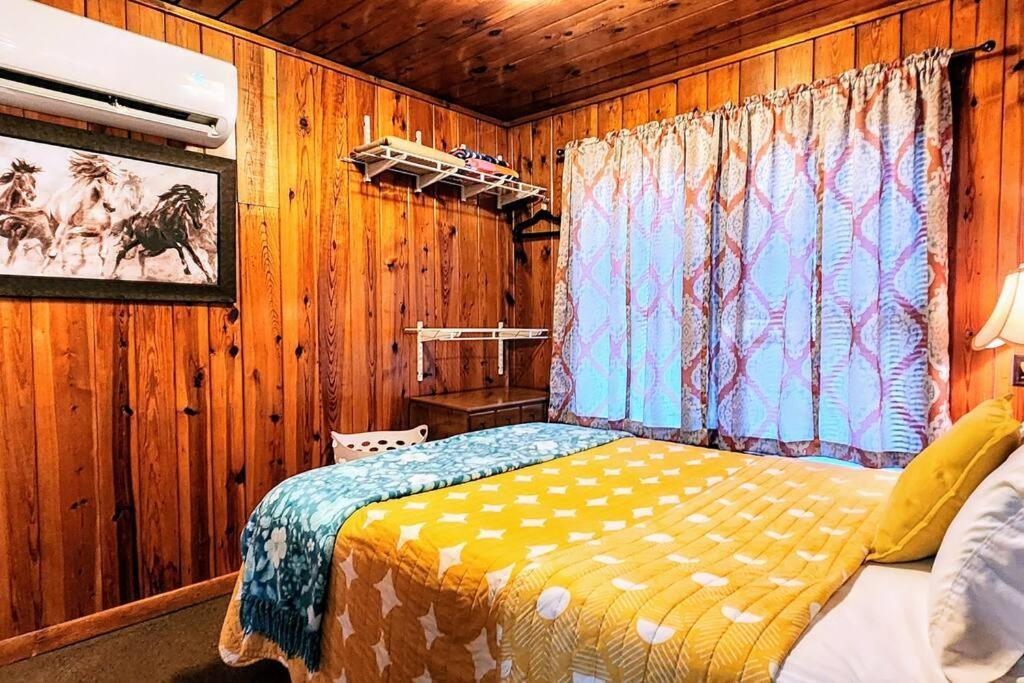 Holiday home #08 - One Bedroom Lakeview Cottage-pet Friendly Hot Springs