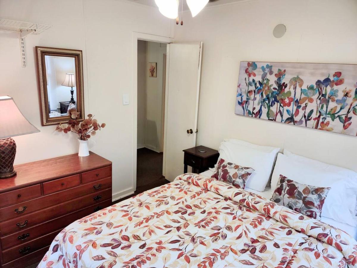 Holiday home #06 - Lakeview Two Bedroom Cottage-pet Friendly *