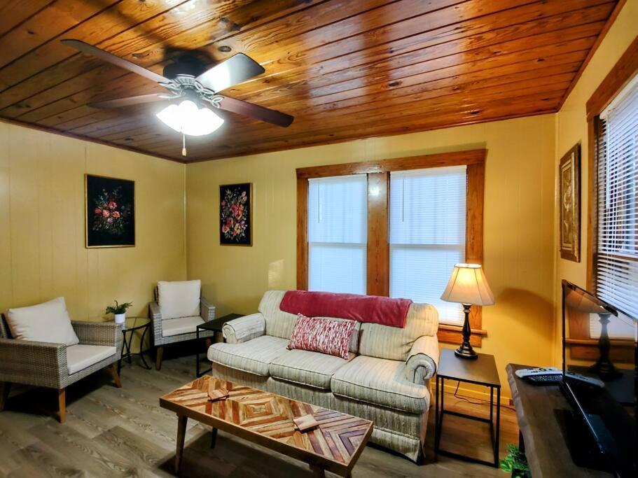 Holiday home #07 - Lakeview One Bedroom Cottage-pet Friendly