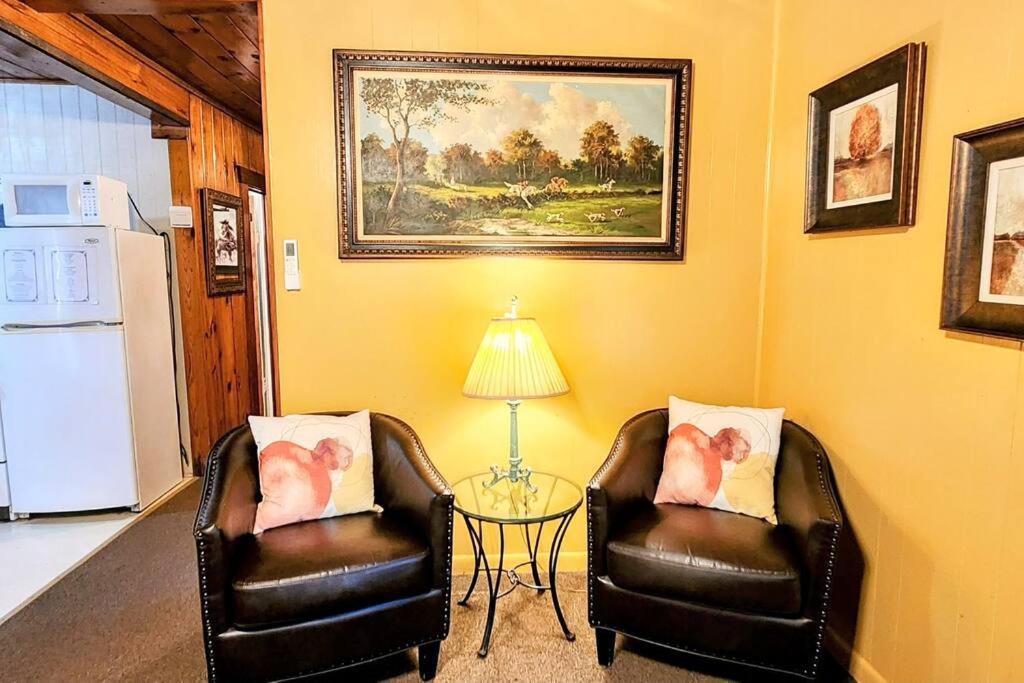 #08 - One Bedroom Lakeview Cottage-pet Friendly *