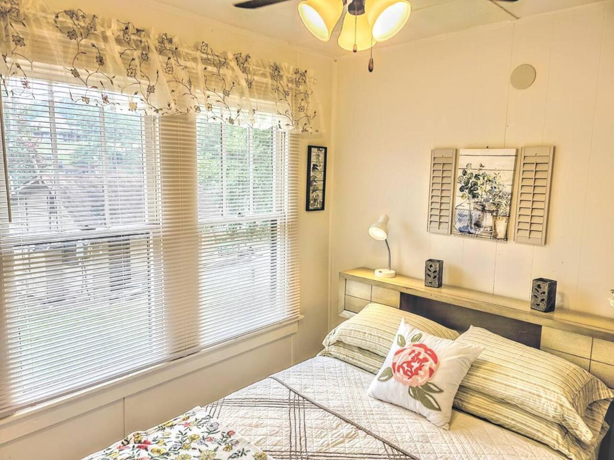 #06 - Lakeview Two Bedroom Cottage-pet Friendly Holiday home