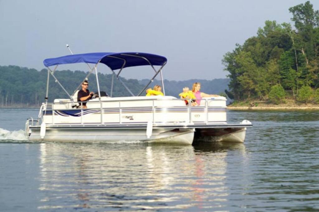 Holiday home #08 - One Bedroom Lakeview Cottage-pet Friendly *
